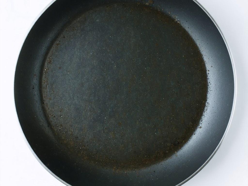 Nonstick Pan Peeling? I Ignored It for Weeks (Bad Idea)